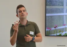 Bram Tijmons van PATS Indoor Drone Innovations mocht deze editie van de Agro Businessclub Westland aftrappen. Hij vertelde over hoe drones plaaginsecten in kassen bestrijden.
